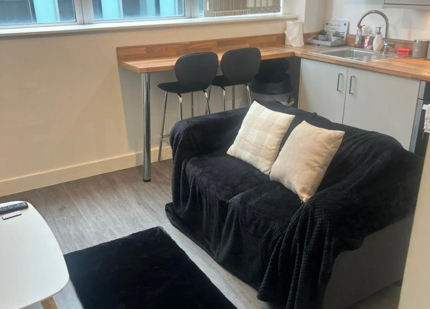 Double Bed Cosy Apartment, Near Train Station Stockport Apartment